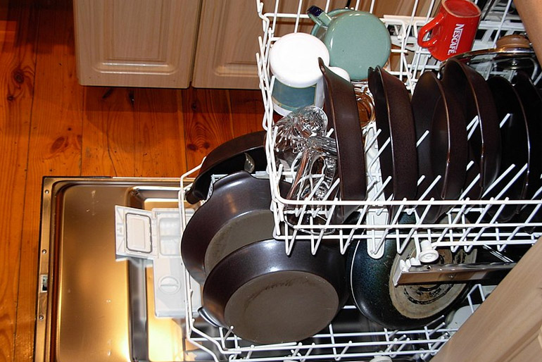 Konyhagépek - mosogatógépre ott lehet szükség, ahol minimálisan négy fő él.