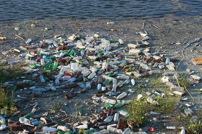 Hulladékkezelés. A műanyag eufóriát a 20. század végén követte a fájó kijózanodás. Ekkorra már az eldobott műanyagok beborították az egész bolygót.