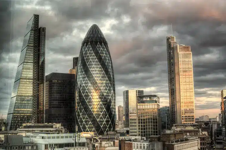 Rozsdamentes acél. A londoni Gherkin épület.